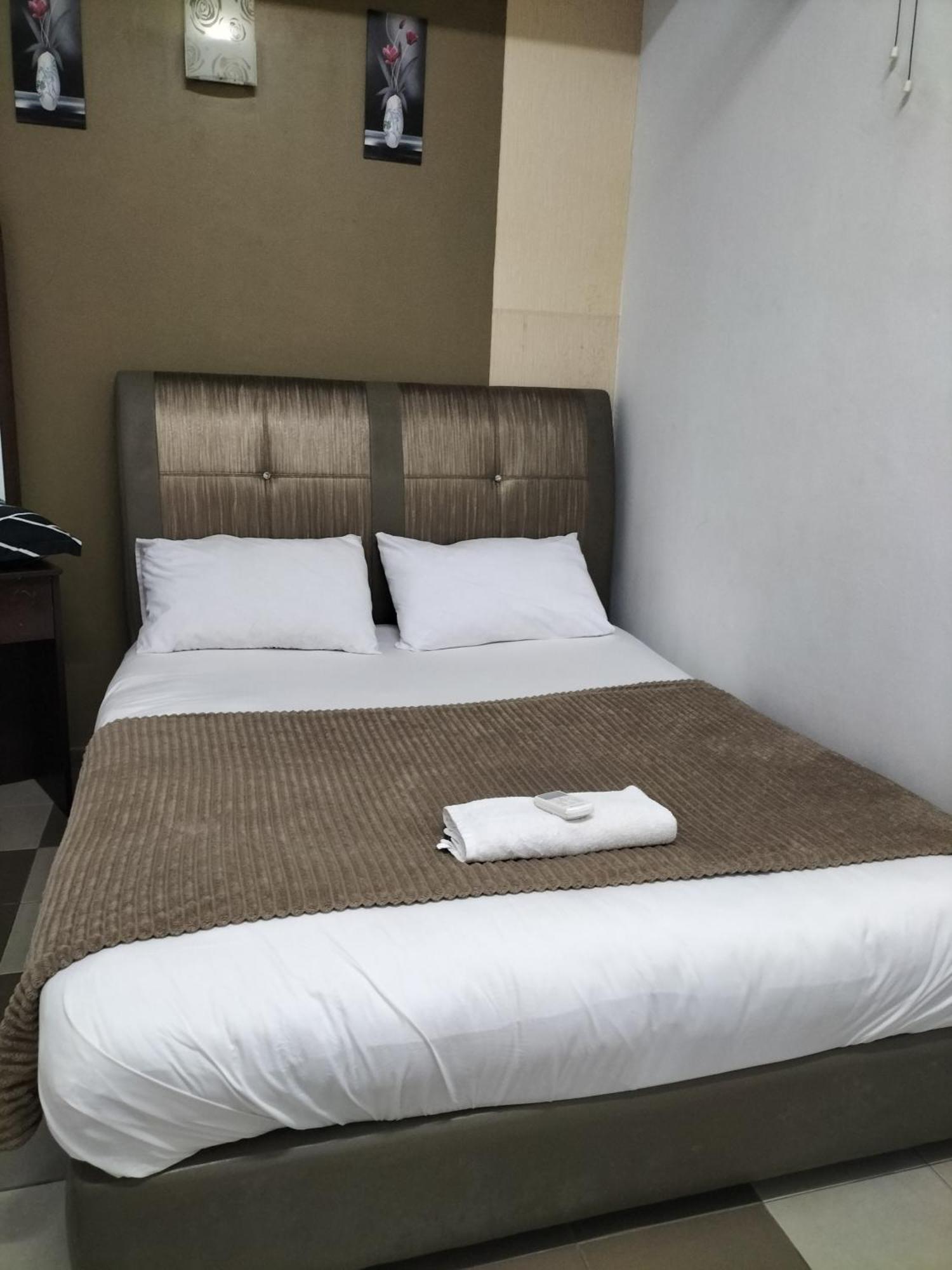 Ulfah Mersing Room photo