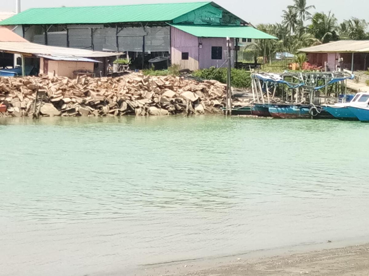 Ulfah Mersing Exterior photo